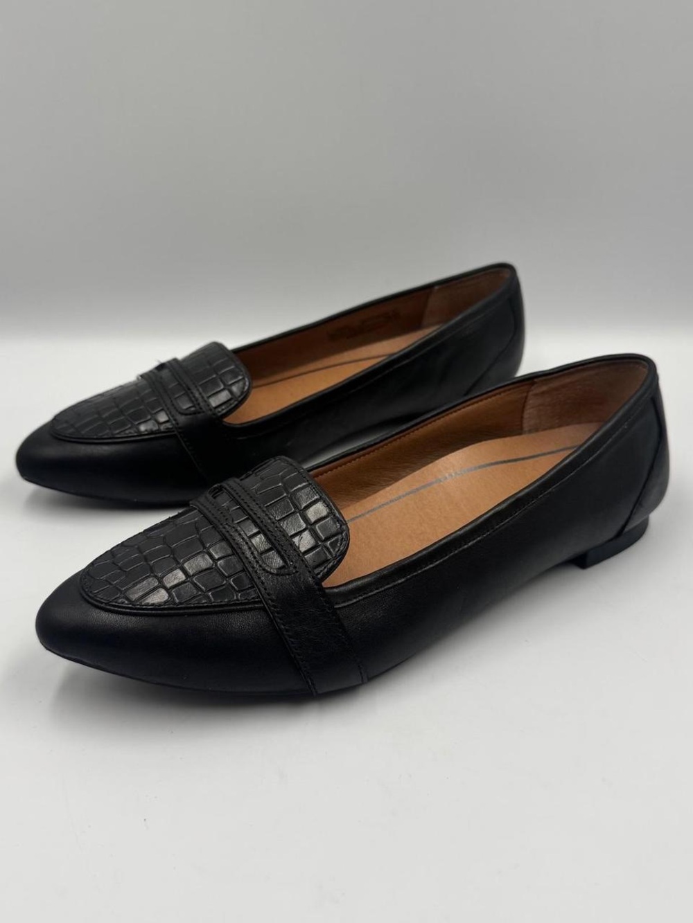 Vionic Savannah Black Leather Croc Embossed Pointed Toe Flat Loafers Womens 8.5